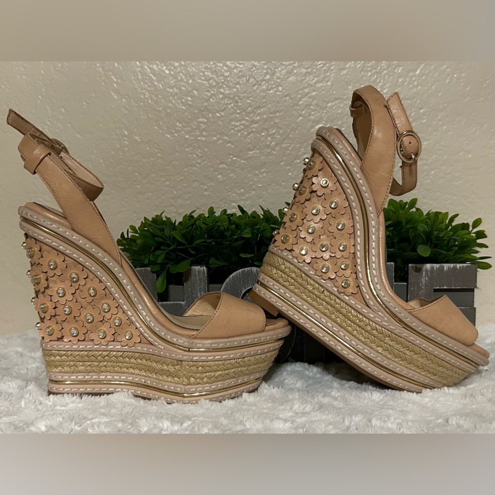 Jessica Simpson size 6, beautiful wedges